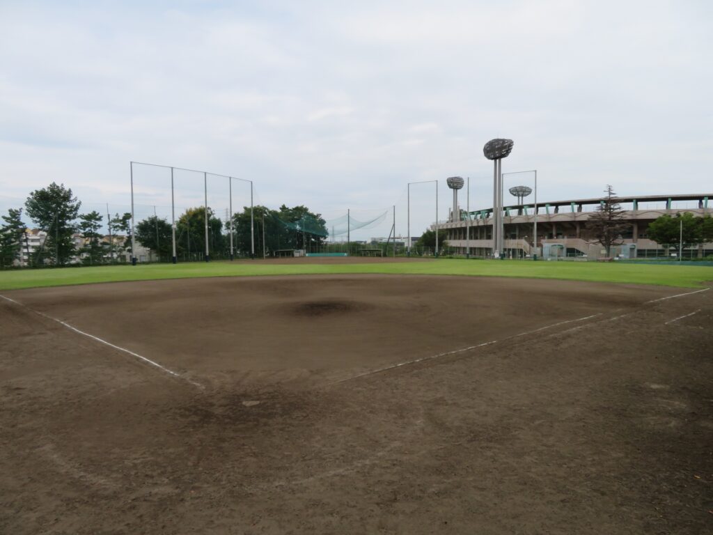 神奈川県横浜市保土ヶ谷区の保土ヶ谷公園の野球場