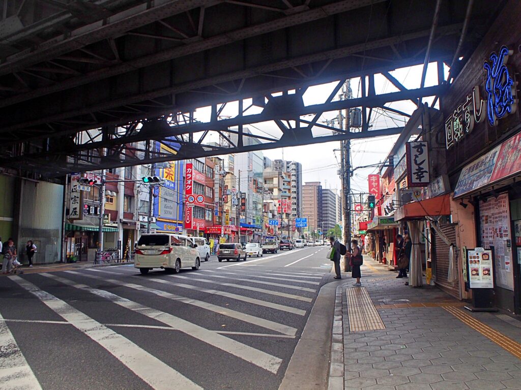 大阪府大阪市生野区の鶴橋駅の付近