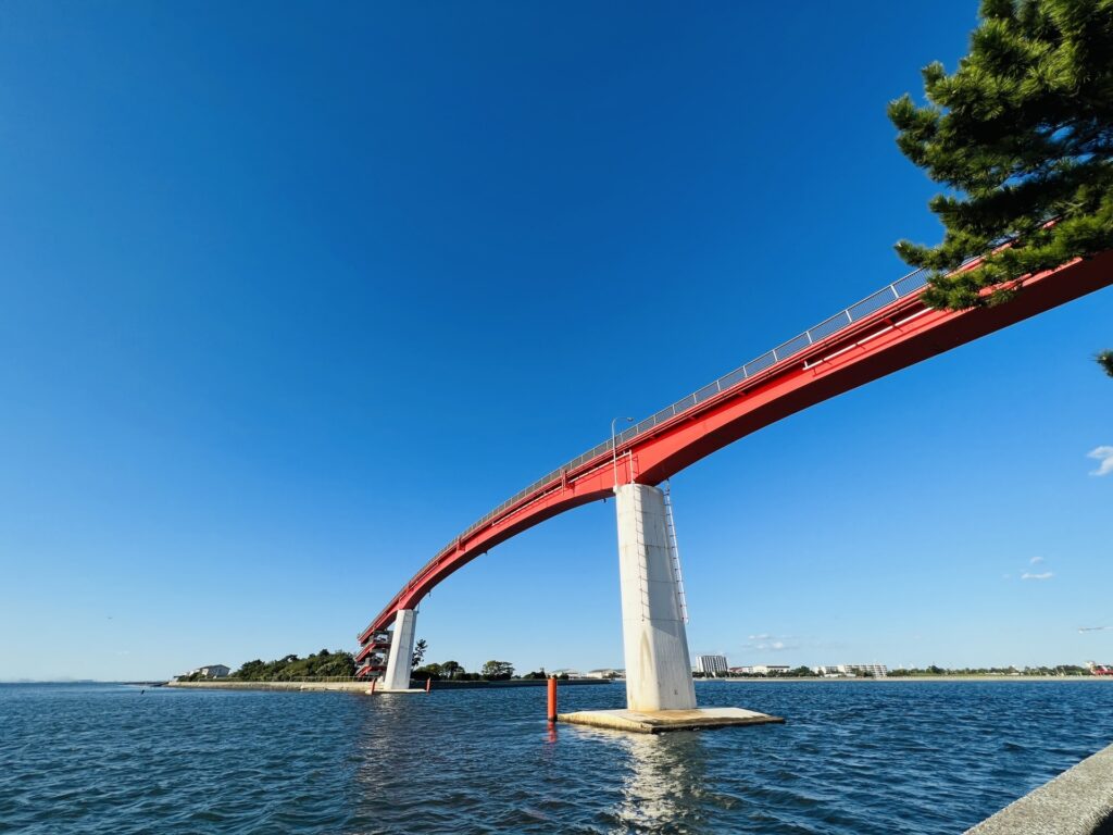千葉県木更津市の中の島大橋と海の眺望