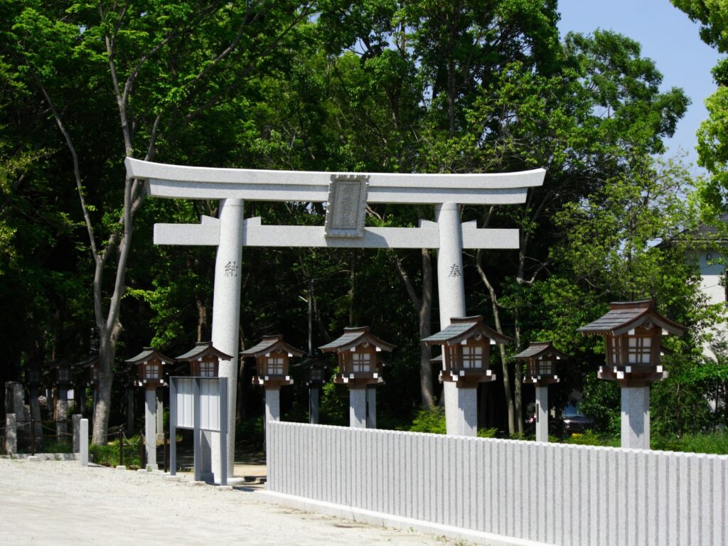 錦織神社の鳥居と参道 富田林市の錦織神社
