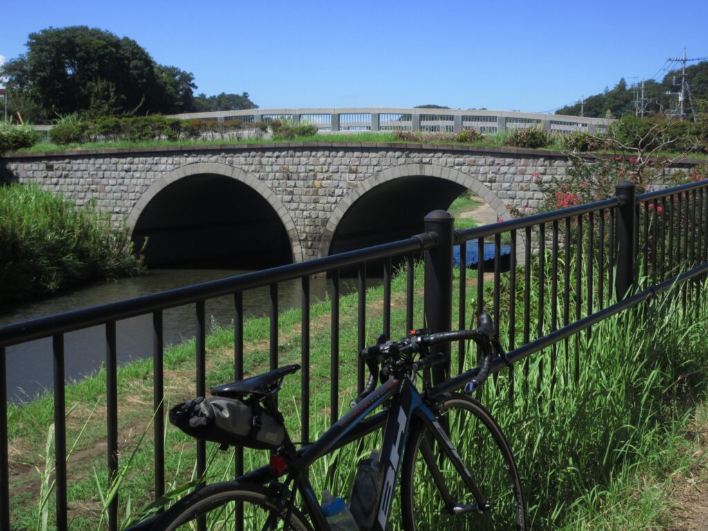 横浜市泉区の和泉川の桜と散策路