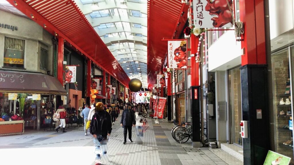 愛知県名古屋市の妙音通商店街の街並み