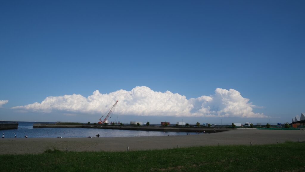 川崎市川崎区の東扇島東公園の人工砂浜