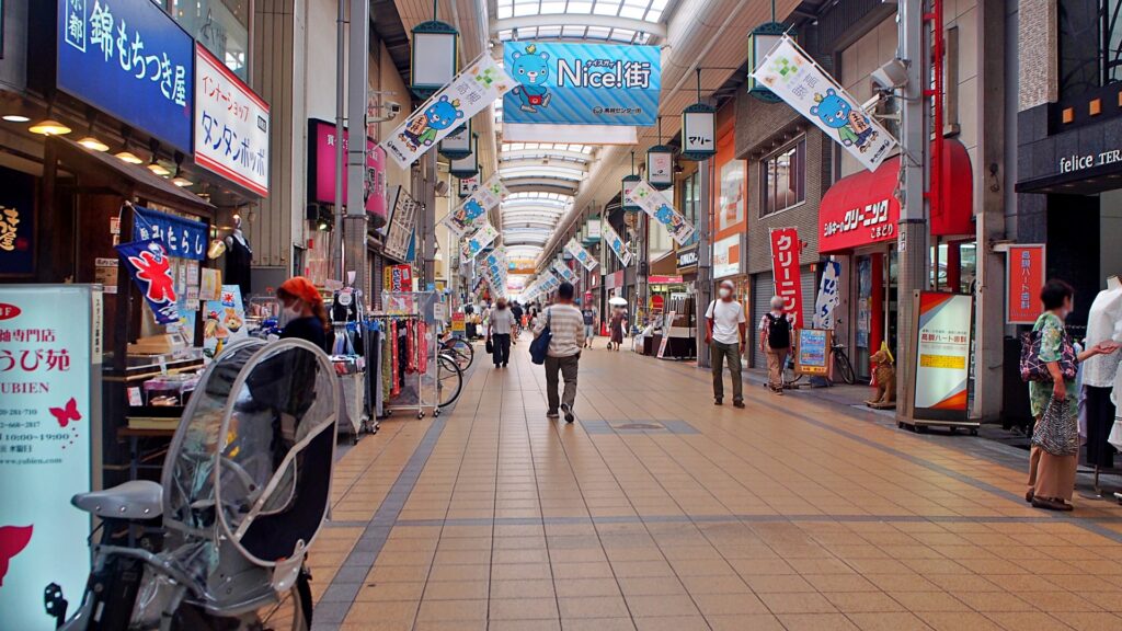 大阪府門真市の商店街の人々
