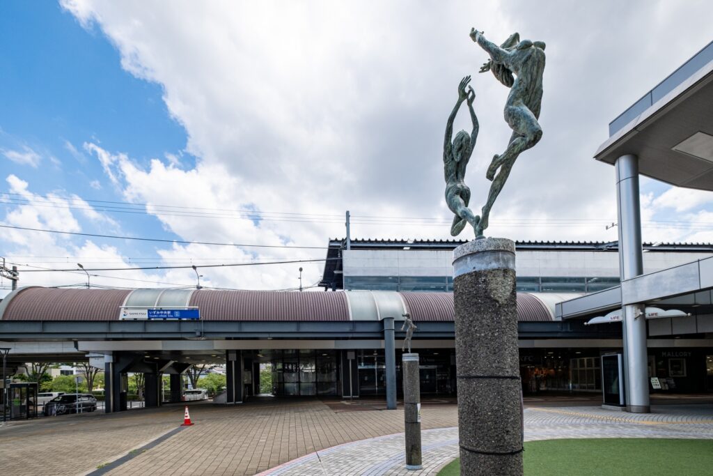 横浜市泉区のいずみ中央駅前の広場