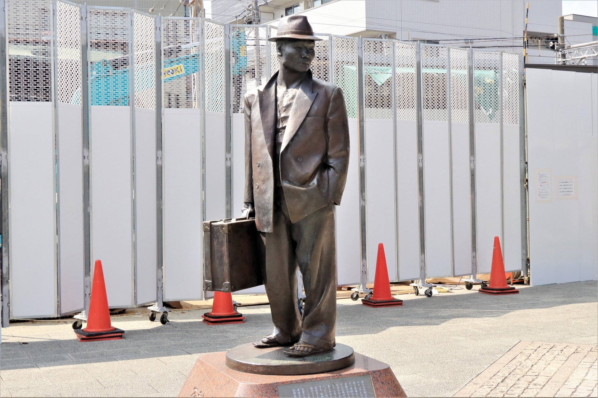 東京都葛飾区の寅さんの銅像