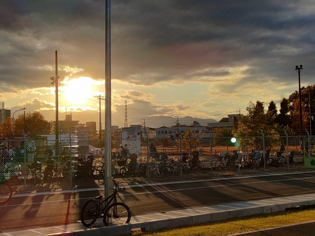 相模原市中央区の夕暮れの街並み