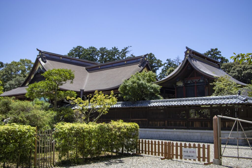 見付天神の楼門と境内 磐田市の見付天神
