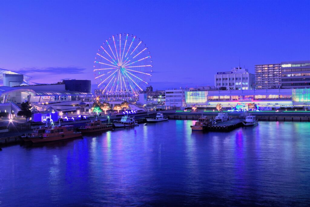 愛知県名古屋市の名古屋港の夜景と観覧車