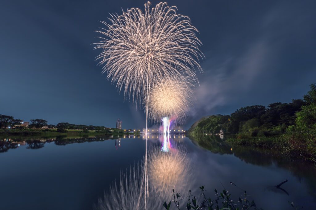 相模原市中央区の相模川花火大会の夜景