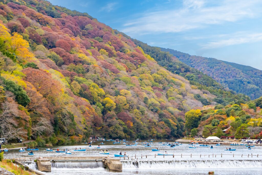 京都市右京区の嵐山の紅葉