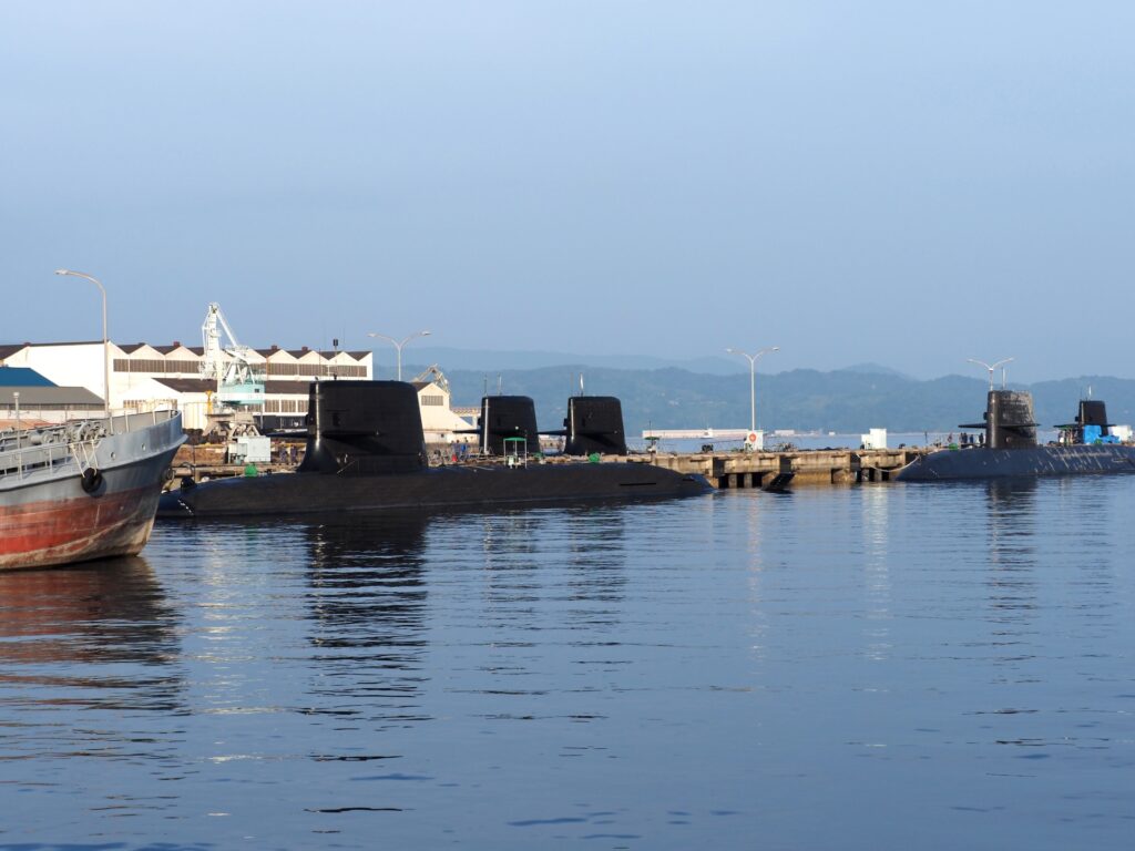 呉市の海岸の潜水艦