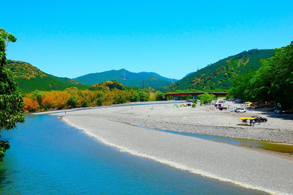 天竜川の河川敷 磐田市の天竜川