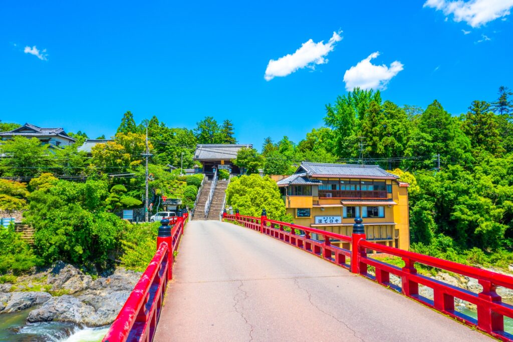 川西市の多田神社