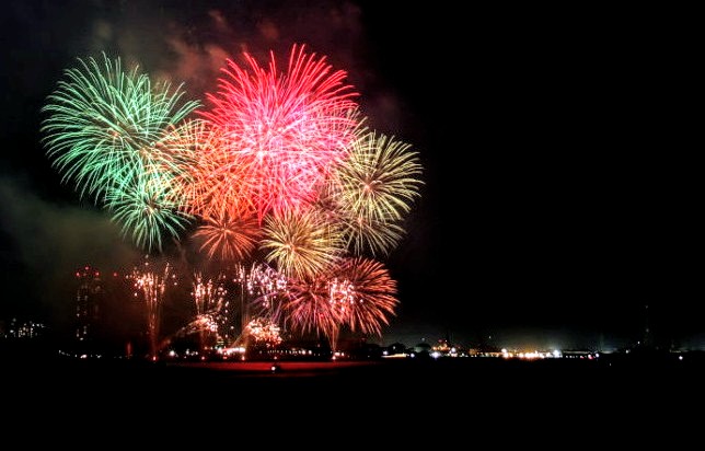 千葉市稲毛区の海辺の花火大会