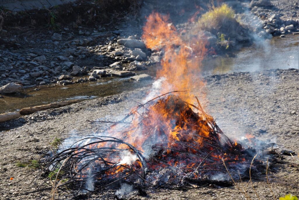 福岡県大野城市のどんど焼きの火