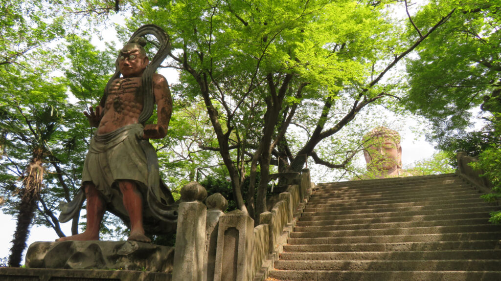 愛知県東海市の力士像と大仏