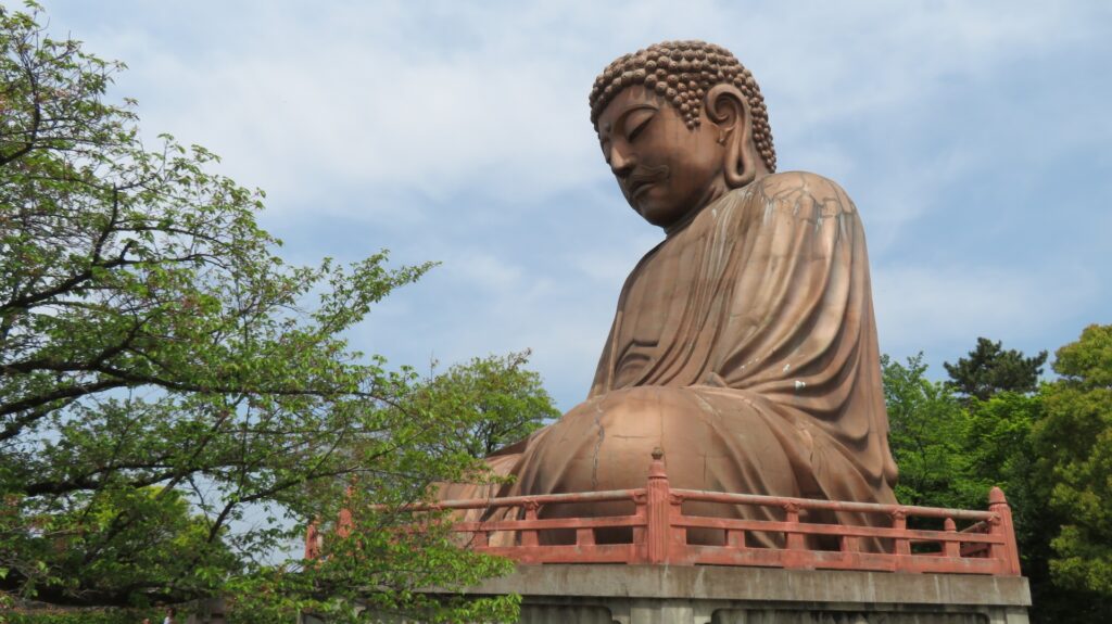 愛知県東海市の横向きの大仏