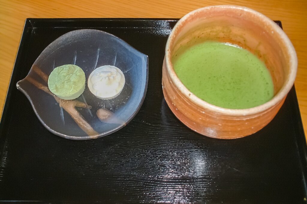 京都市西京区の甘味処でいただく和菓子と抹茶のセット