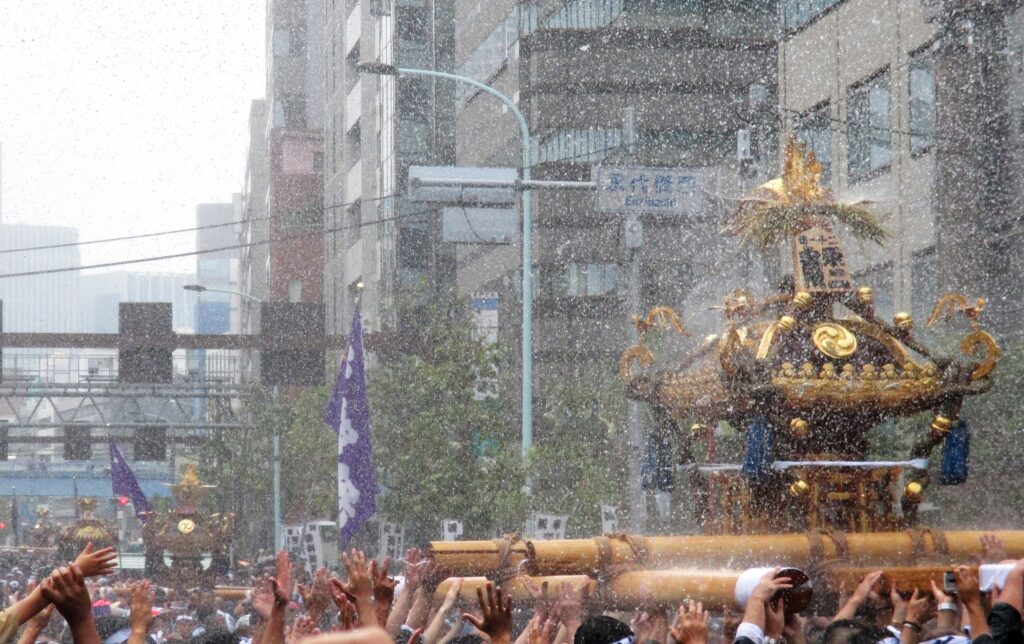 江東区の富岡八幡宮の神輿