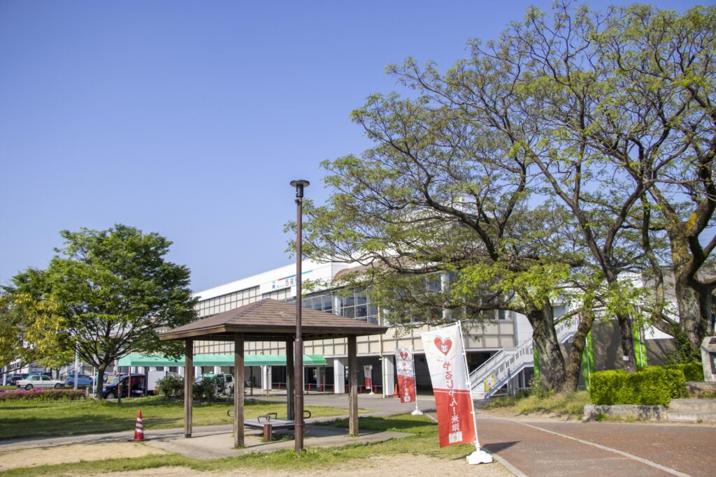 愛知県西尾市の駅前