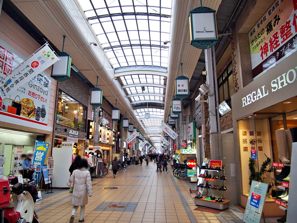 神奈川県横浜市神奈川区の商店街