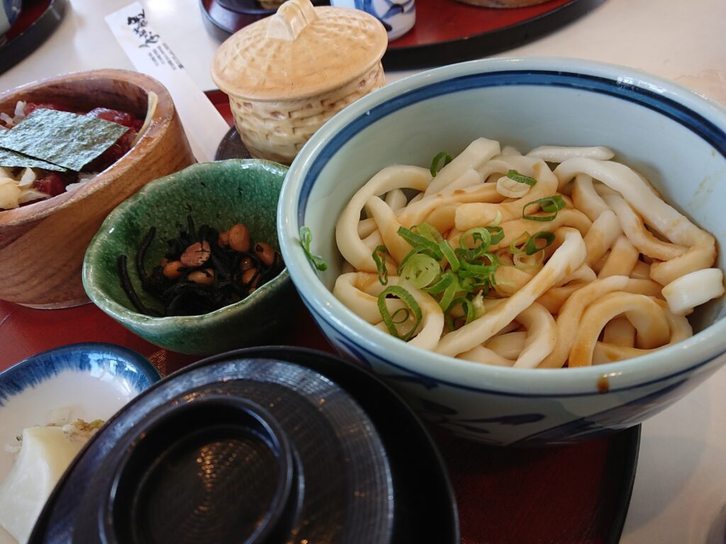 伊勢市の伊勢うどん