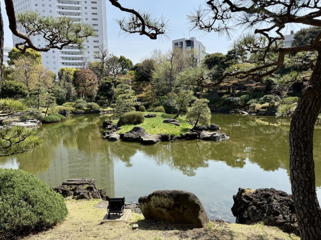 墨田区の旧安田庭園の庭園風景