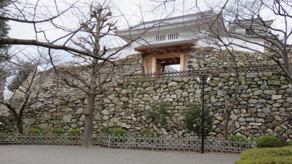 浜松市中央区の浜松城公園の散策路