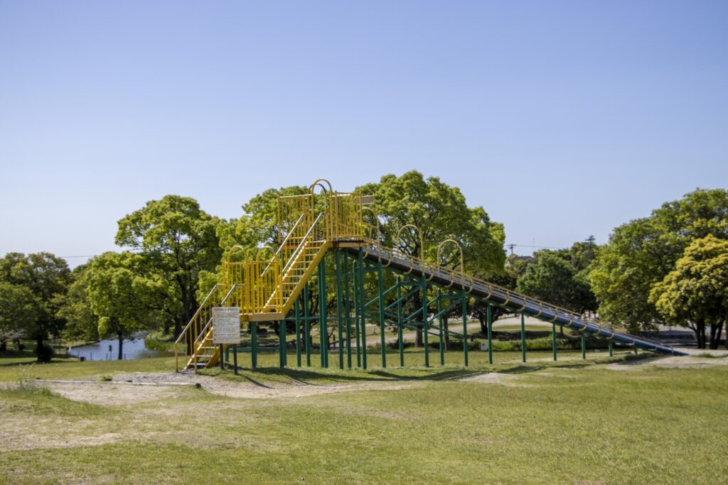 千葉県船橋市の坪井近隣公園の遊具エリア