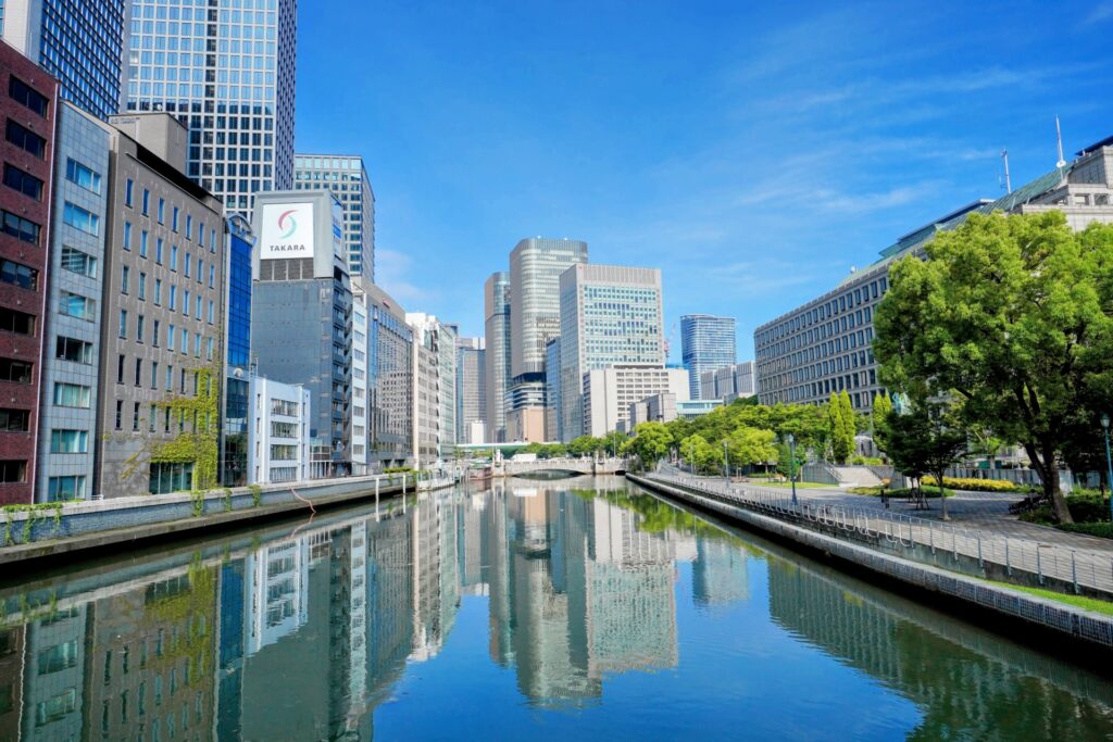 大阪市西区の土佐堀川沿い