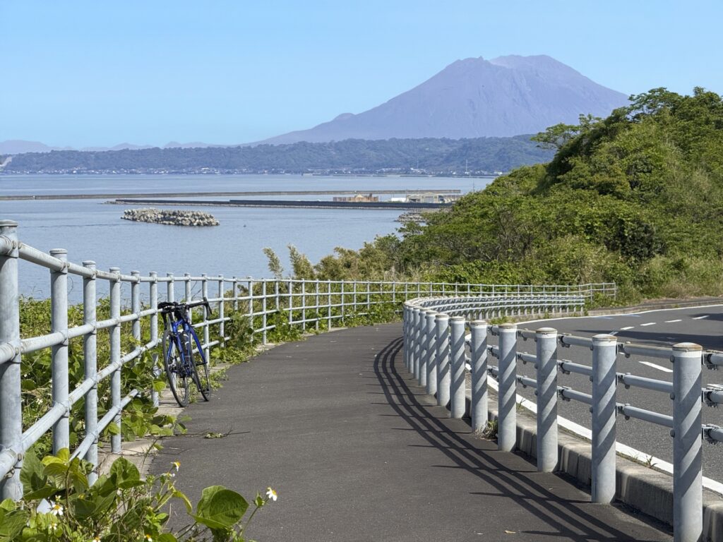 鹿児島県の鹿屋市と桜島