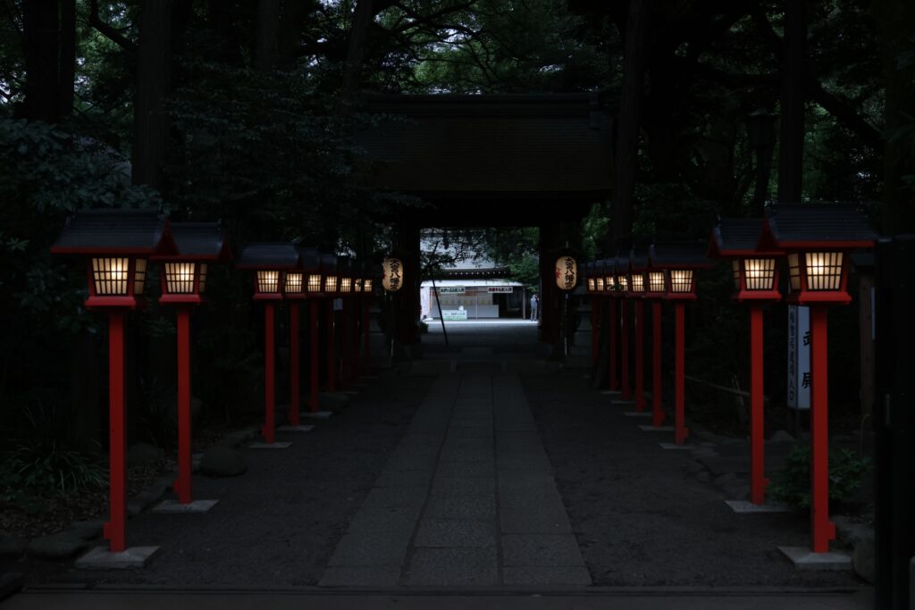 東海市の夜の神社