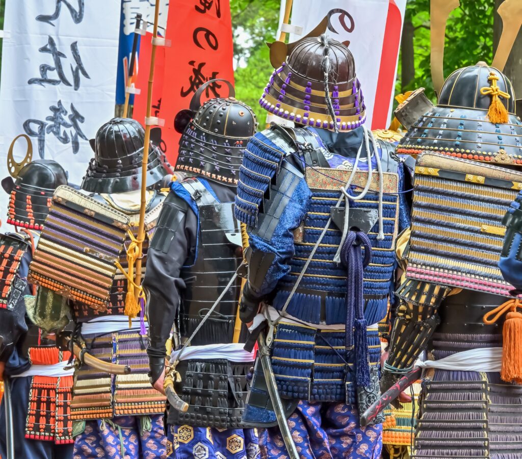 岐阜市で甲冑を着る人