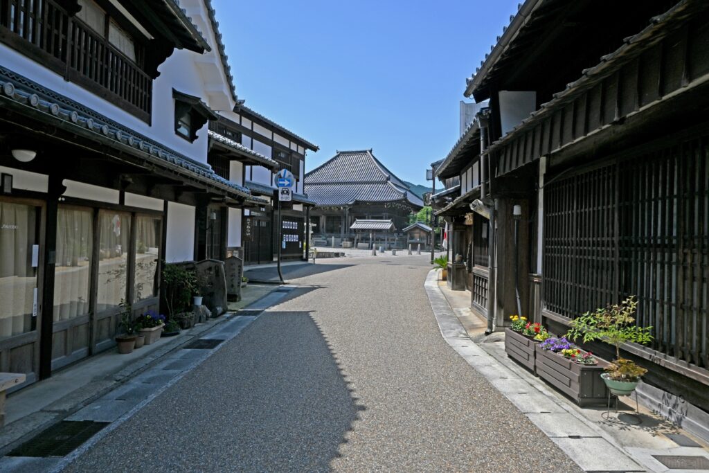 千葉市若葉区の御成街道沿いの街並み