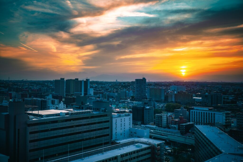 夕日の染まる街並み