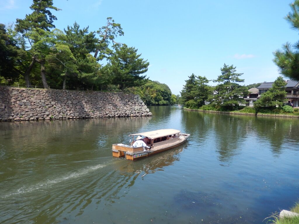 島根県松江市の遊覧船と石垣