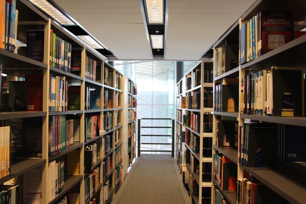 大阪市立生野図書館と周辺旧跡 大阪市生野区の大阪市立生野図書館と旧跡