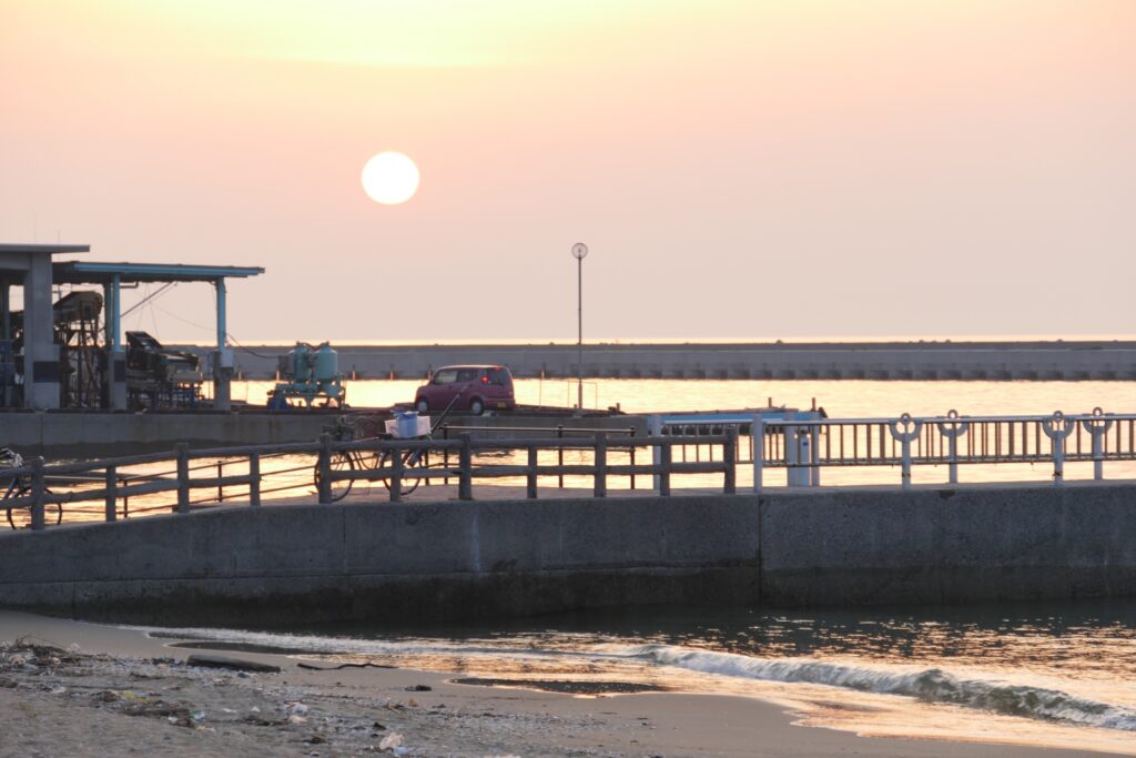三重県鈴鹿市の海沿い
