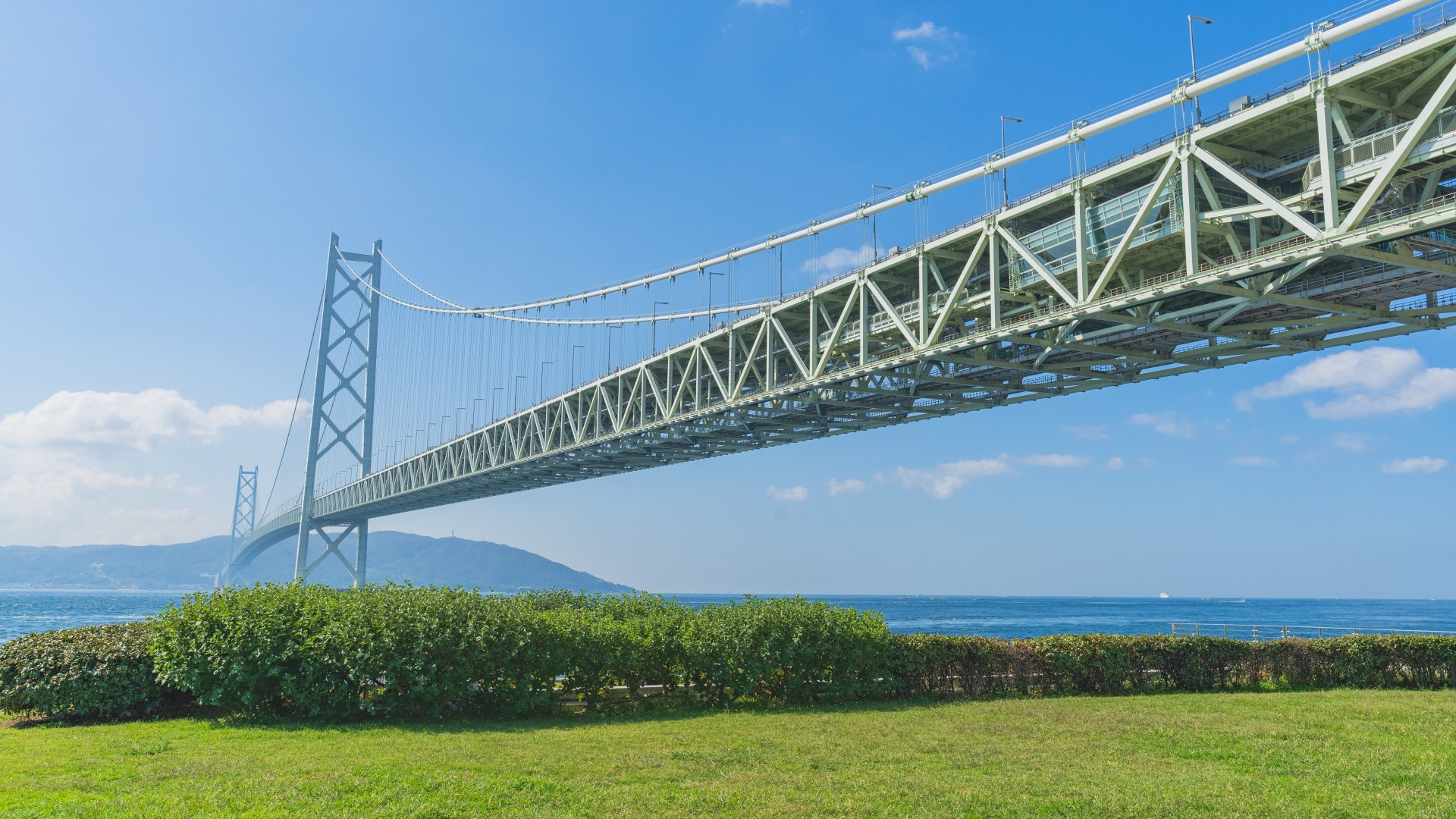 明石市の明石海峡大橋