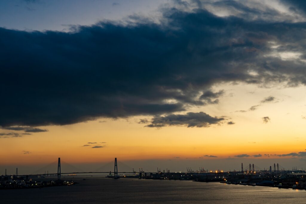愛知県名古屋市港区の夕景の名古屋港