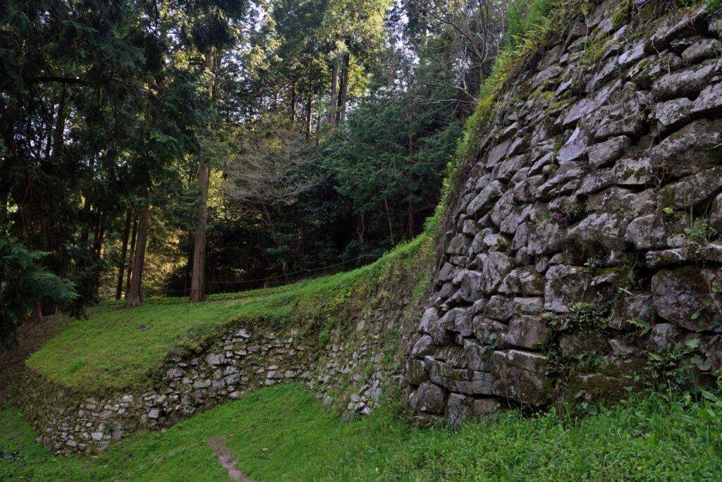 大野城市の四王寺山に残る大野城の石垣跡