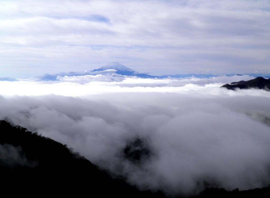 秦野市塔ノ岳山頂からの絶景