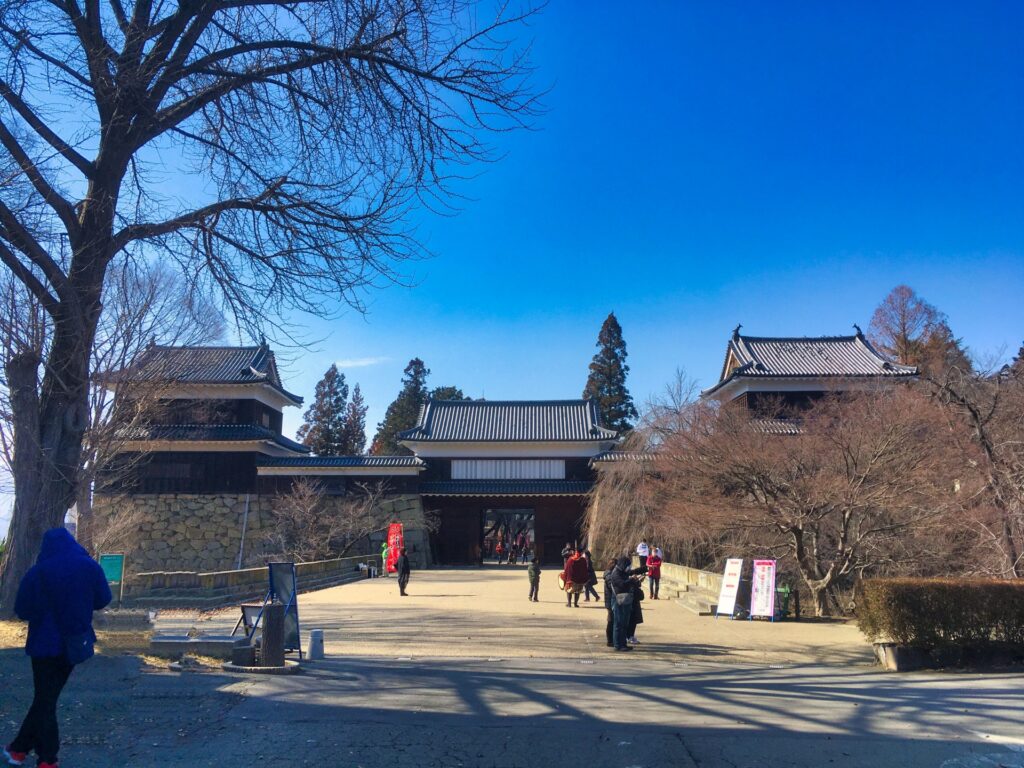 上田城跡と観光客
