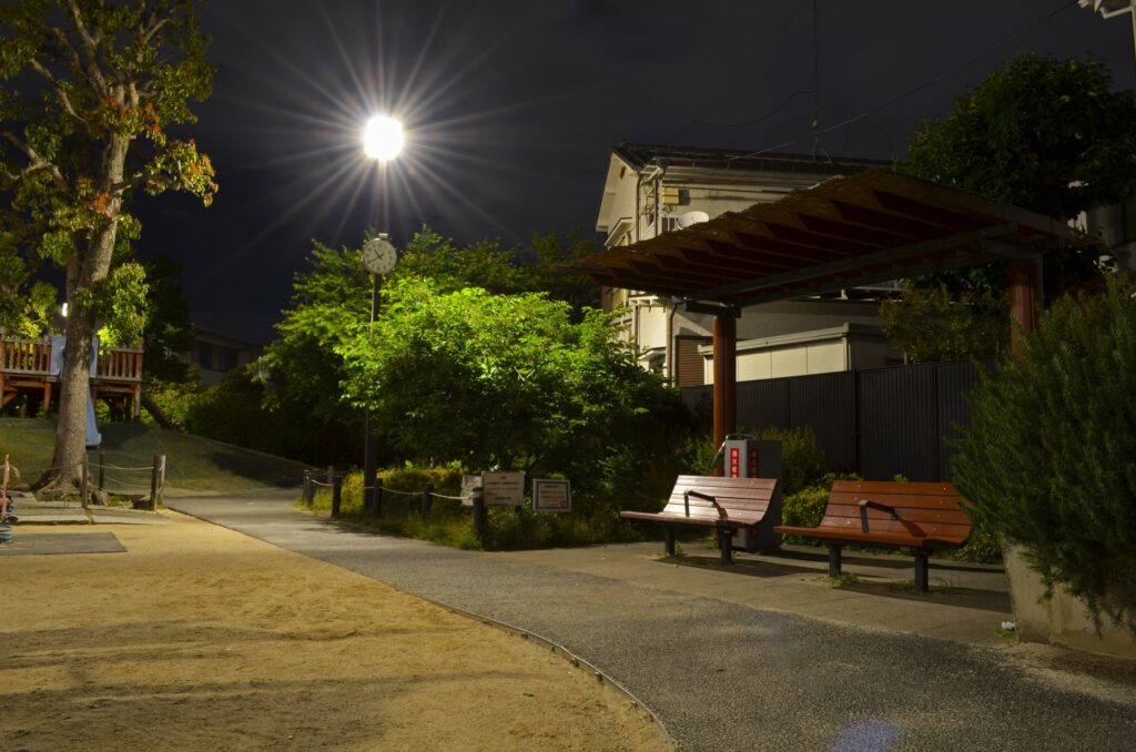 東海市の夜の町並み