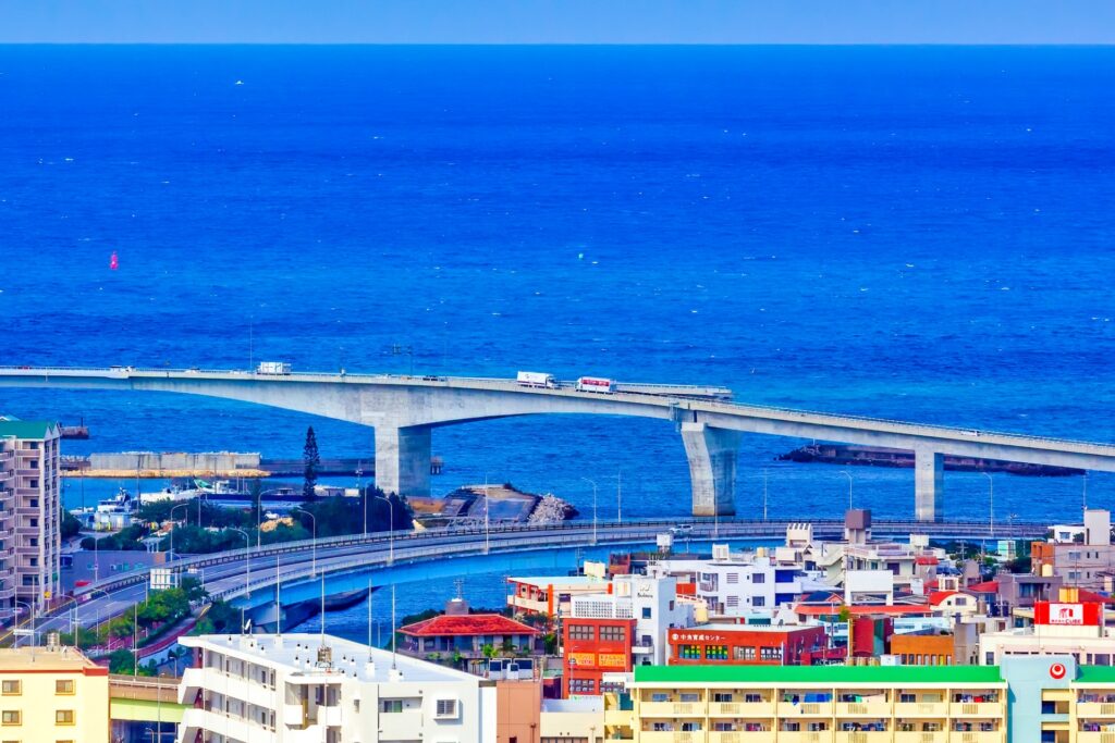 浦添市の牧港大橋 