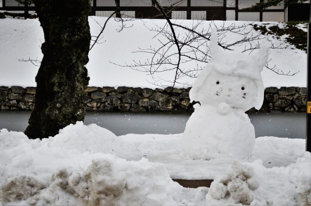 滋賀県彦根市の雪で作られたひこにゃん