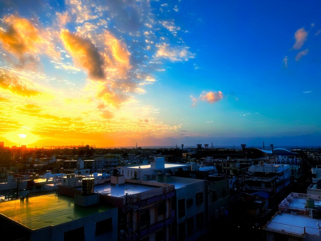 沖縄県沖縄市コザの夕暮れ