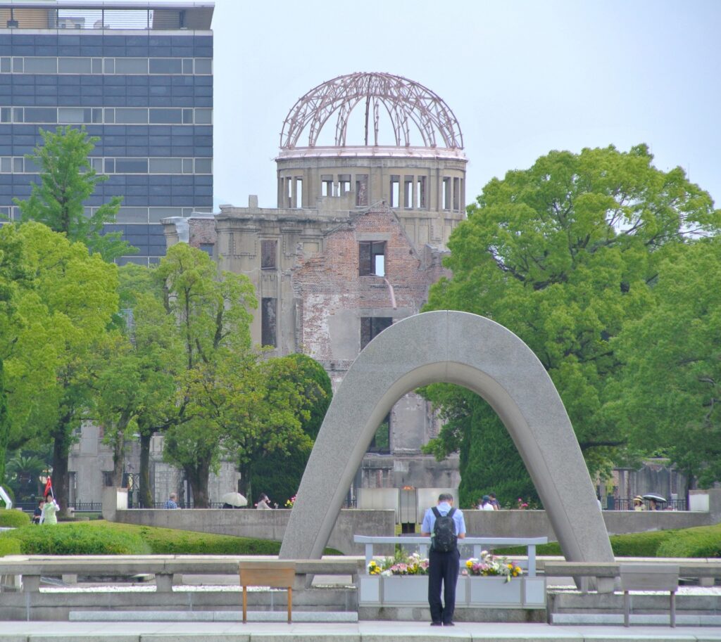 広島市中区の平和記念公園と原爆ドーム