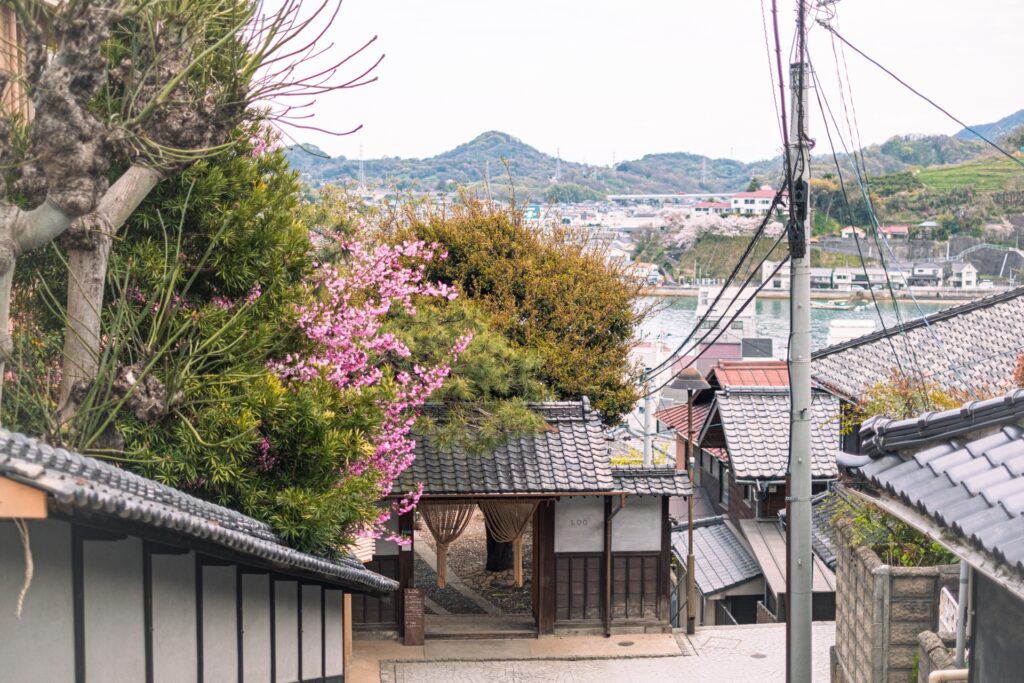 尾道市の坂道と港